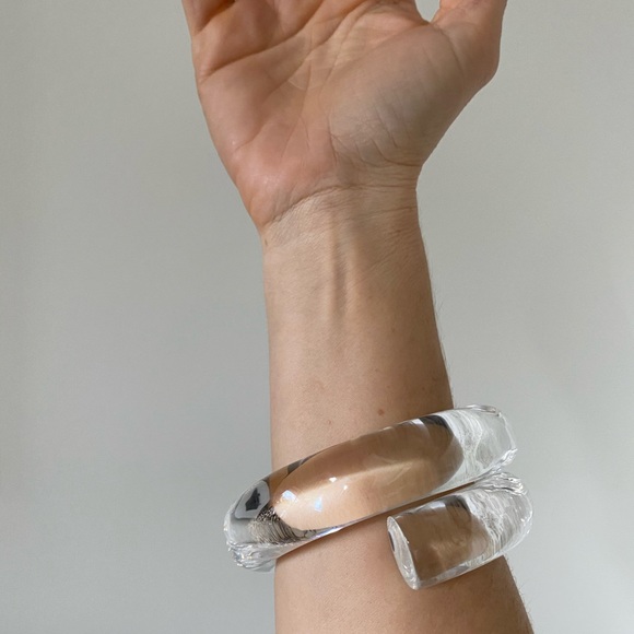 ❌SOLD❌ MONIES Clear Acrylic Slip-On Sofia Bracelet - Picture 5 of 7